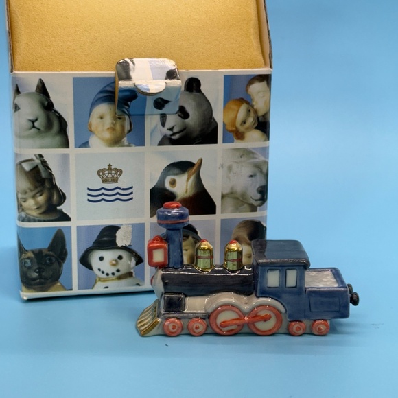 Royal Copenhagen Mini Collection Porcelain Toy Locomotive Original Box - Picture 1 of 8